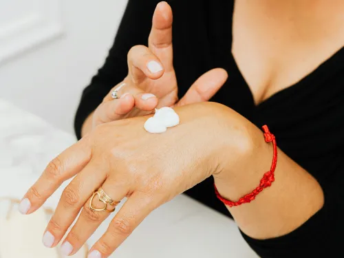 healthcare-follo-pexels-karola-g-4959906.jpg